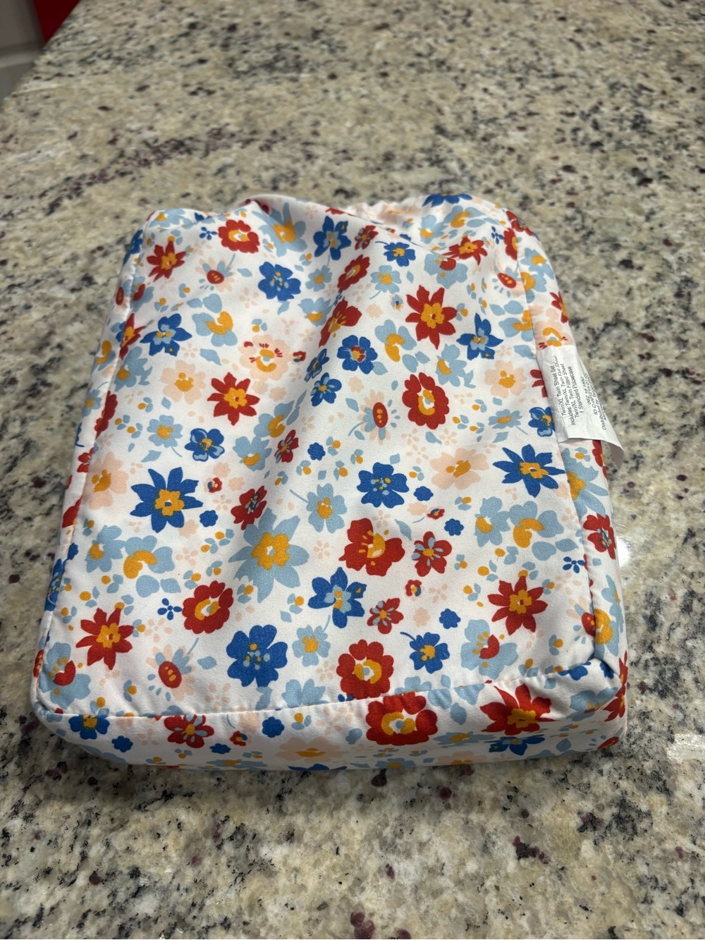Floral twin/Xl twin fitted sheet and 1 pillow case with bag from target
